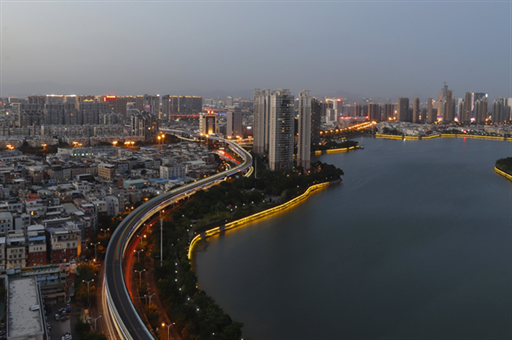 中文版Apple Intelligence来了 苹果公布发布时间：4月初