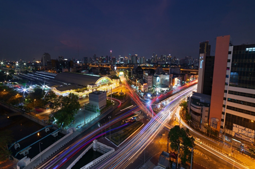 京东下场外卖+本地生活，意图“牵制”美团