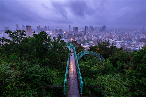 大战美团，京东饿了么不同命
