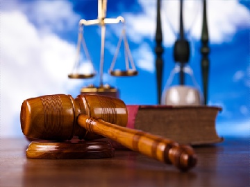 男子伪造车祸杀妻因太冷静被识破 被判无期徒刑